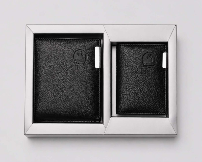 Blind Debossed Logo Leather Bifold Wallet Packaging