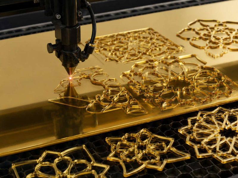 Co2 Laser Cutter Machine Cutting Gold Mirror Acrylic